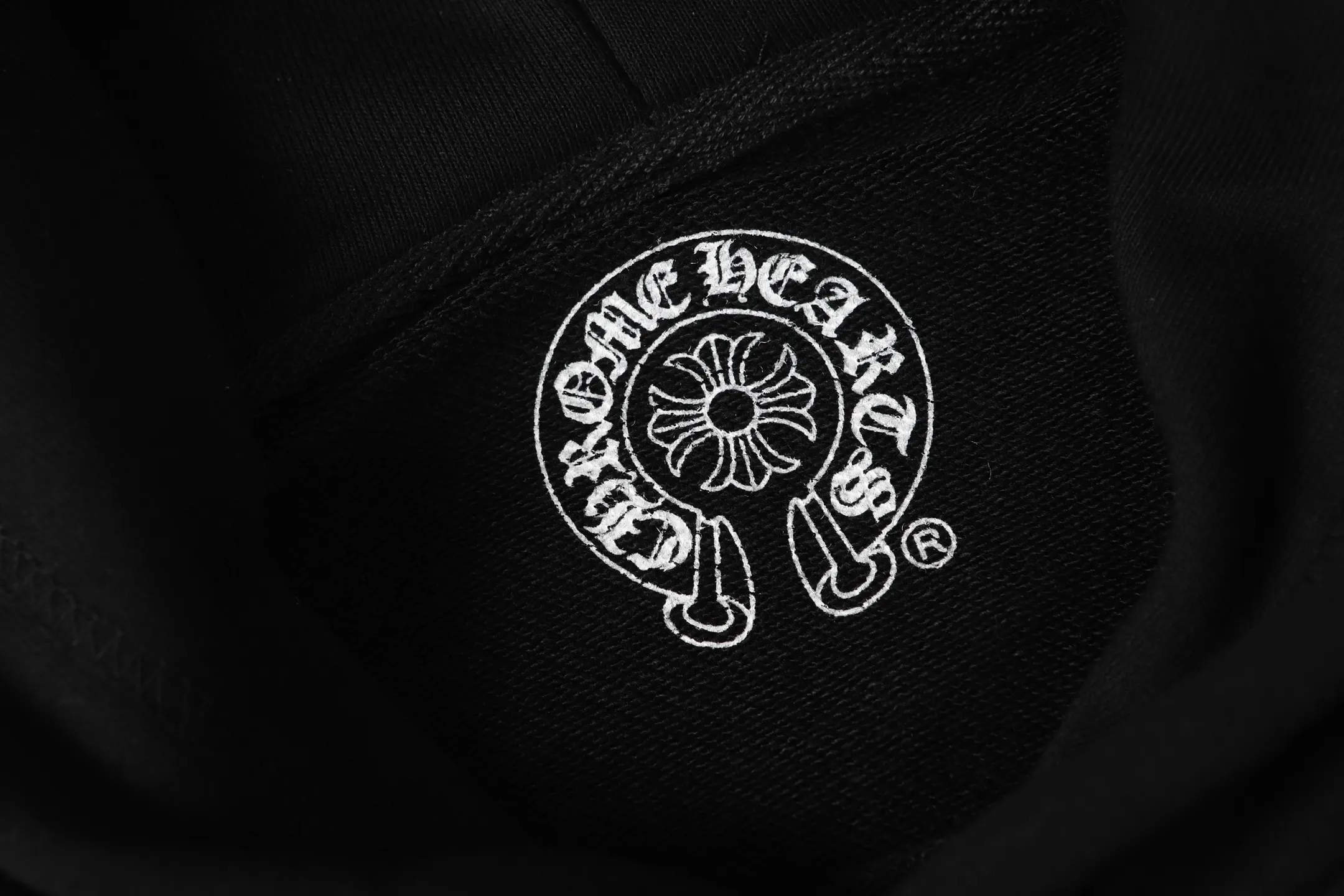 M38—P210 -Chrome Hearts/Chrome Hearts printed sweatshirt cardigan jacket -420 grams of high-density, high-quality wool, soft, delicate and skin-friendly, soft and silky to the touch, warm and skin-friendly -The hardware and zipper accessories are all customized and full of details -Colour: black -Size: S M L XL